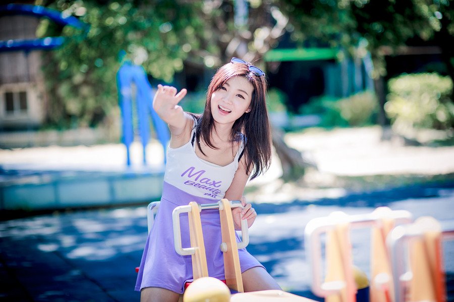 就在众人准备散去的时候，一名小校从议事厅外冲进来，跪在地上凄厉的道：“主公，城上泠苞将军刚刚传来讯息，魏延带领阆中八万大军出绵竹关，已与庞统合兵，此刻已经开始围城了！”